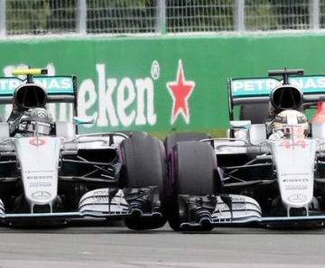 Nico Rosberg e Lewis Hamilton se tocam na largada do GP do Canadá 