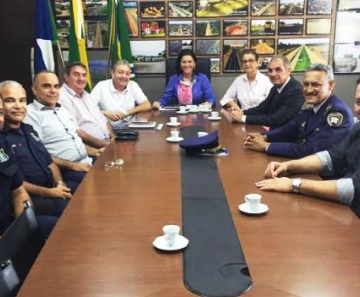Rosana Martinelli (PR) recebeu uma equipe técnica para discutir a implantação da Guarda Civil Municipa