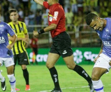 Alisson comemora gol pelo Cruzeiro, o primeiro dele na temporada