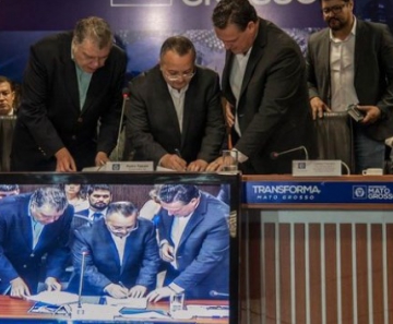 Ministro Sarney Filho e governador Pedro Taques assinaram acordo