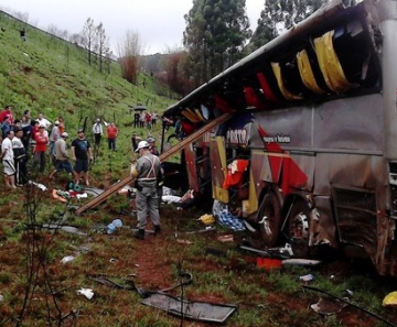 Ônibus Cai Em Barranco, Deixa Vítimas E Dezenas De Feridos No RS