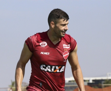 Wesley Matos comemora primeiro gol e revela cobrança para balançar as redes